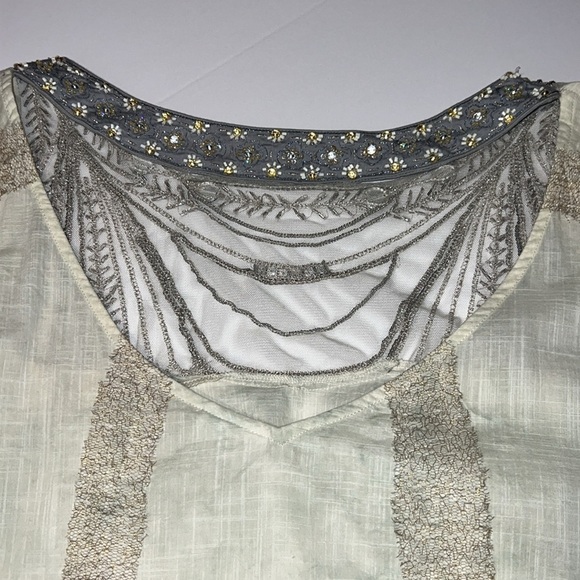 Elegant Cream and Gray Women's Top - Picture 11 of 16